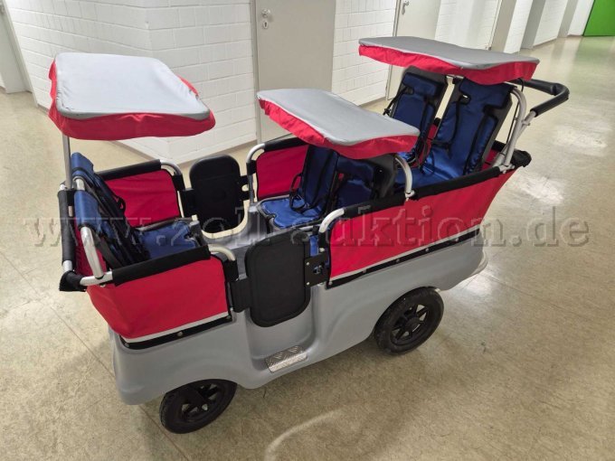 Komplettansicht mit Sonnenverdeck