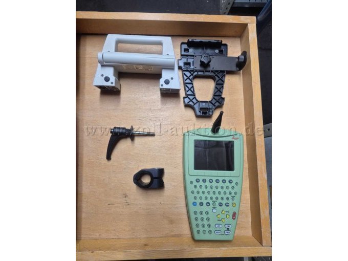 Tachymeter-Controller, RH1200 RadioHandle, Controller Halterung und Stabklemme.