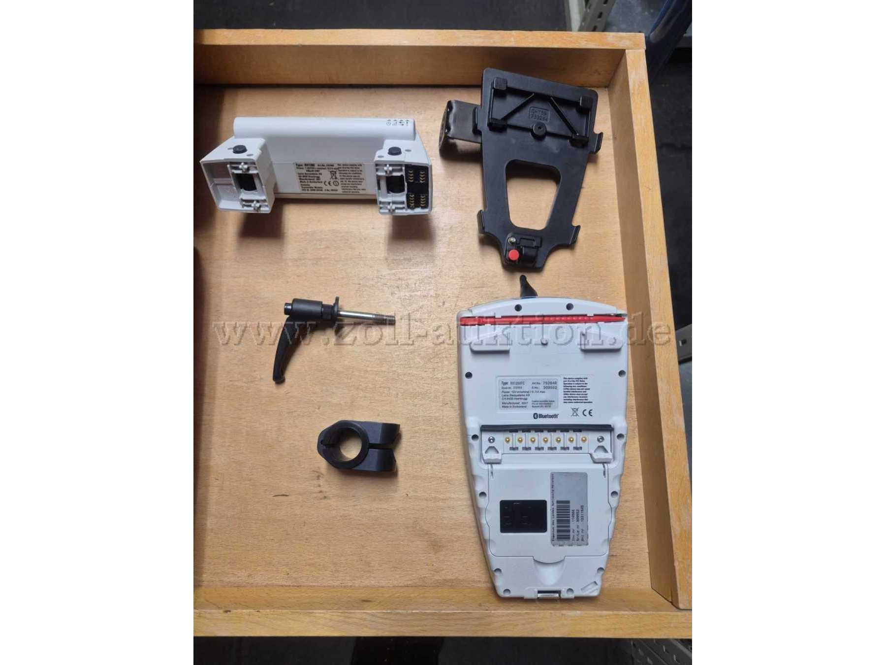 Tachymeter-Controller, RH1200 RadioHandle, Controller Halterung und Stabklemme.