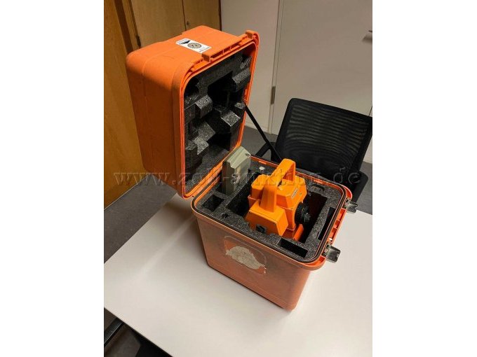 Geodimeter Koffer geöffnet