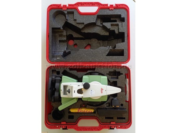 Tachymeter mit Zubehör im Instrumentenkoffer