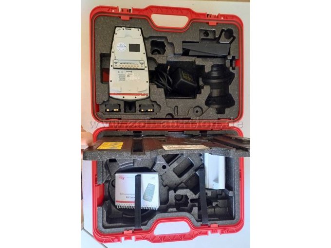 Funkfernbedienung und Radio Handle im Instrumentenkoffer.