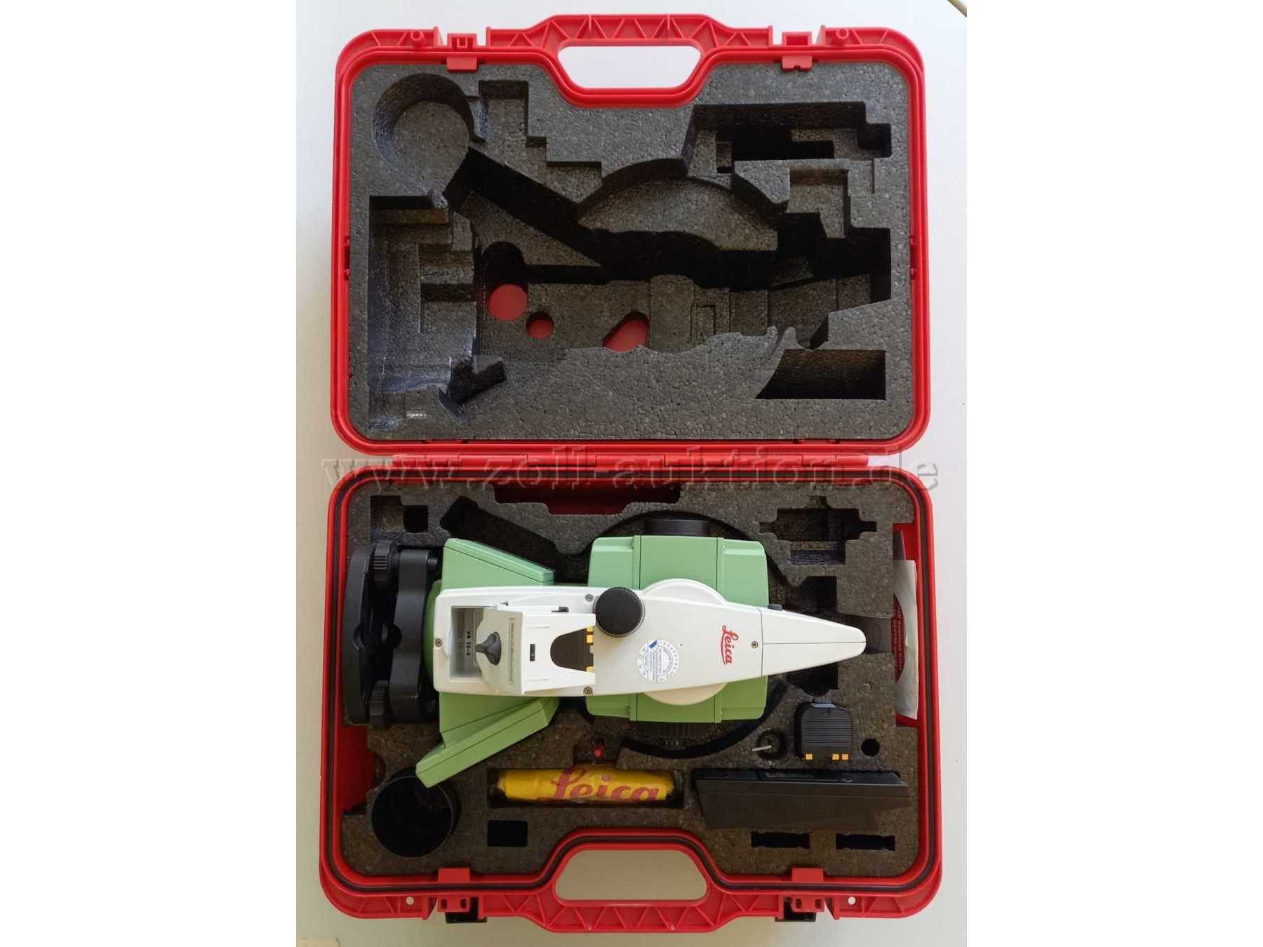 Tachymeter mit Zubehör im Instrumentenkoffer