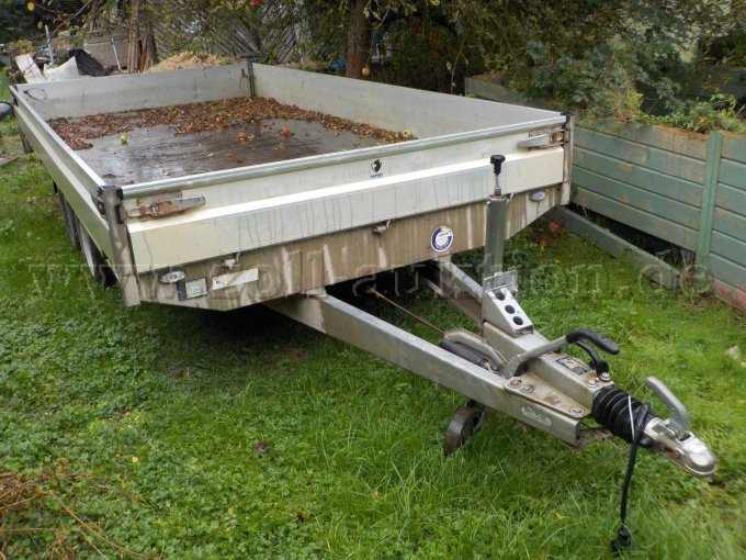 Frontansicht Anhänger