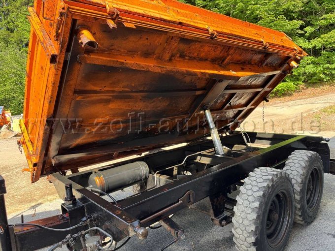 Tandem-Dreiseitenkipper Rückansicht Kippstellung
