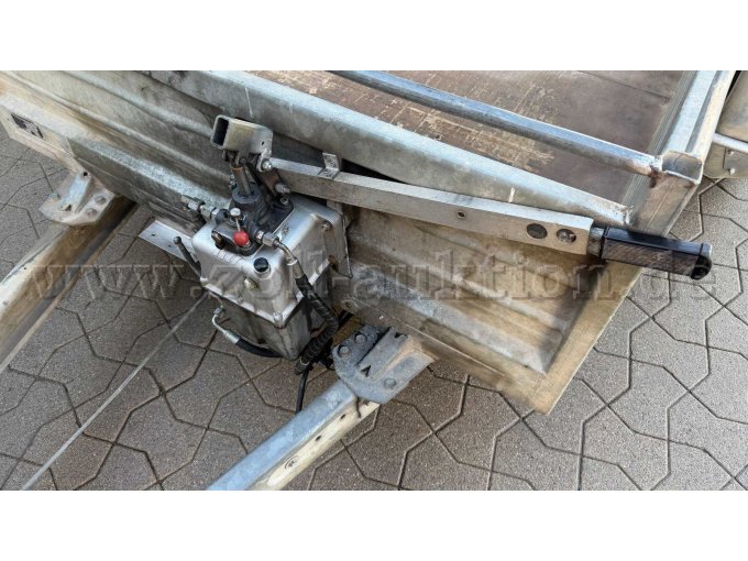 Tandem Absenkanhänger Detailansicht Hydraulikanlage für Absenkung