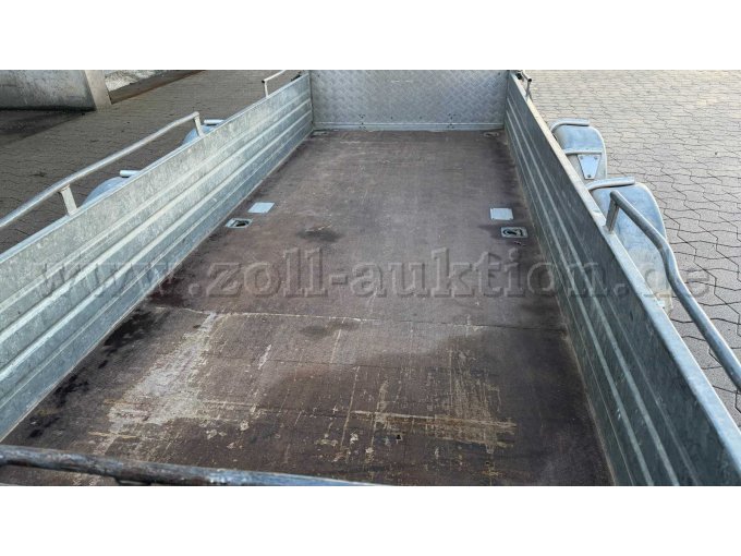 Tandem Absenkanhänger Detailansicht der Ladefläche