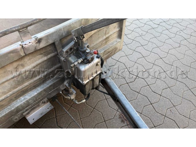 Tandem Absenkanhänger Detailansicht Hydraulikanlage für Absenkung