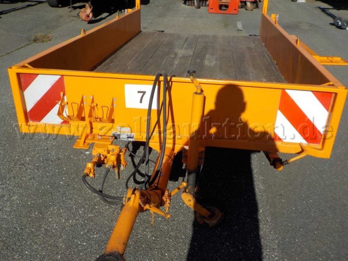 Frontansicht Tieflader