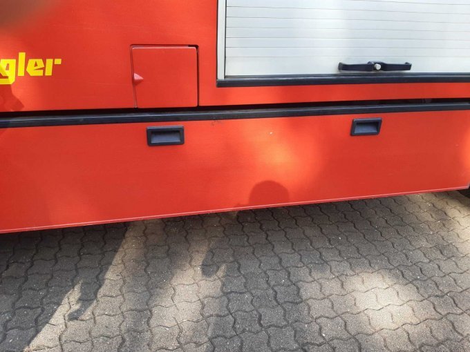 Trittbrett vorne rechts mit geringen Lackschäden