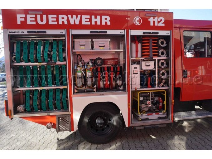 Seitenansicht rechts Geräteräume geöffnet