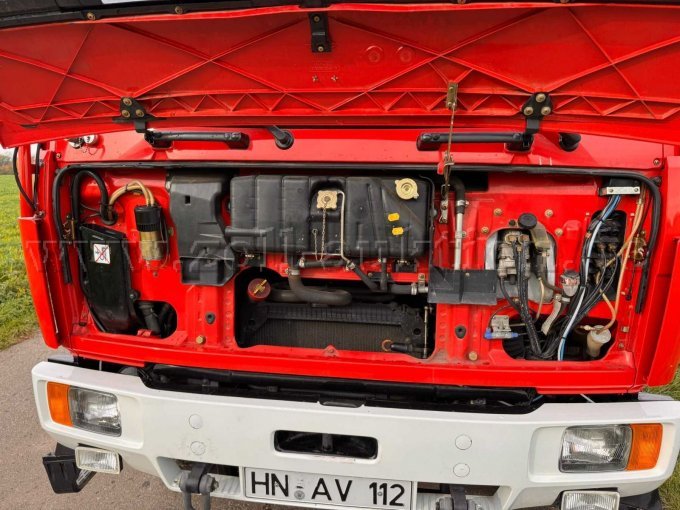 Motorhaube geöffnet