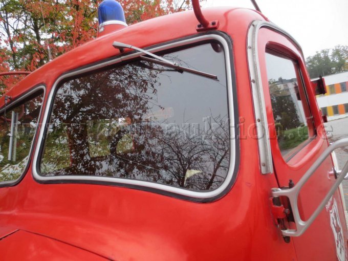TLF 15 Nachlackierungen Windschutzscheibenrahmen