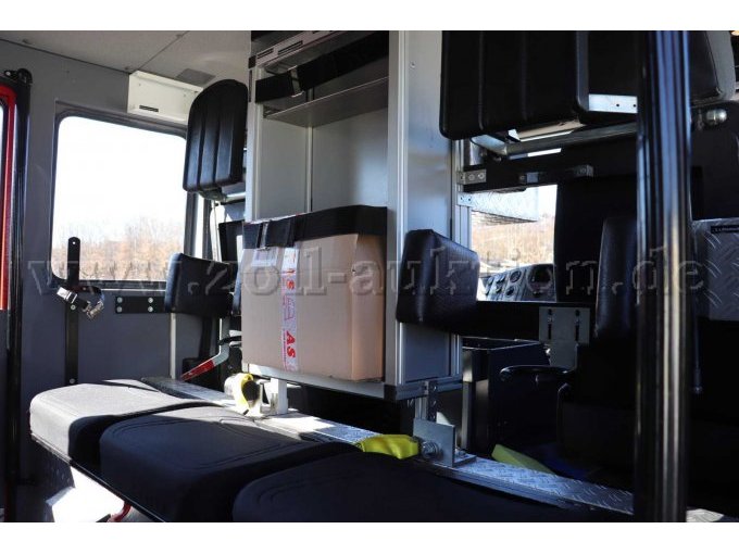 Innenraum Sitzbank gegen die Fahrtrichtung