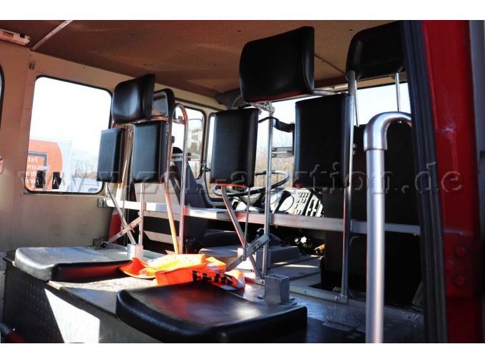 Innenraum Sitzbank gegen die Fahrtrichtung