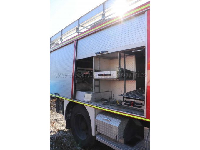 Geräteraum seitlich rechts vorne