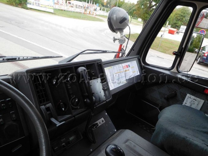 1 tankbluswagen TLF 16/25 van Mercedes-Benz, opgebouwd door Ziegler – foto 9 – kavel bij Zoll-Auktion, Feuchtwangen