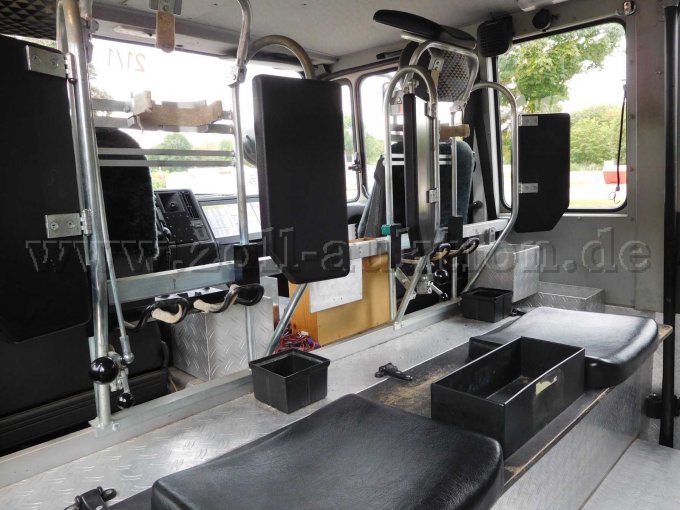 1 tankbluswagen TLF 16/25 van Mercedes-Benz, opgebouwd door Ziegler – foto 8 – kavel bij Zoll-Auktion, Feuchtwangen