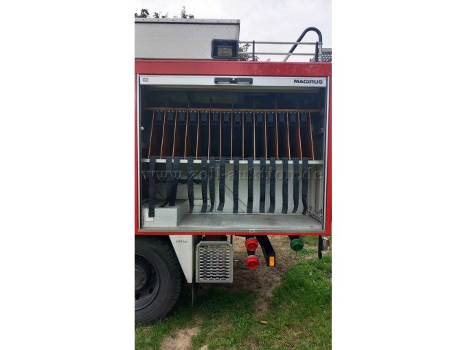 1 bluswagen met watertank (TLF 16/25) type 120-23AW van de fabrikant Iveco-Magirus – foto 7 – kavel bij Zoll-Auktion, Utersum