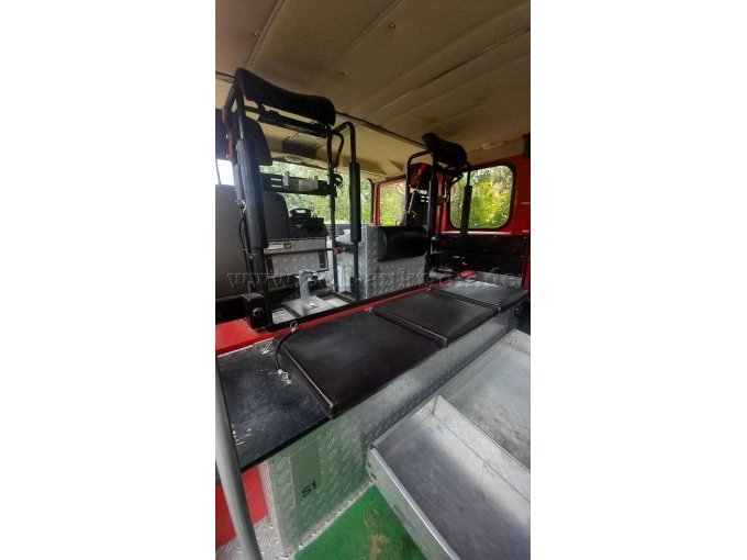 1 bluswagen met watertank (TLF 16/25) type 120-23AW van de fabrikant Iveco-Magirus – foto 6 – kavel bij Zoll-Auktion, Utersum