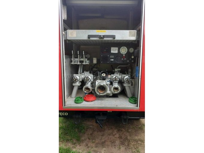 1 bluswagen met watertank (TLF 16/25) type 120-23AW van de fabrikant Iveco-Magirus – foto 3 – kavel bij Zoll-Auktion, Utersum