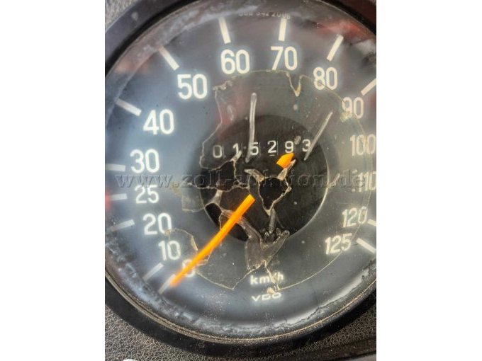 Schaden Tachometer und Kilometerstand