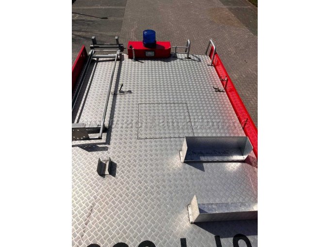 1 tankbluswagen TLF 8/18 van Daimler Chrysler, opgebouwd door Schlingmann – foto 8 – kavel bij Zoll-Auktion, Bad Zwischenahn