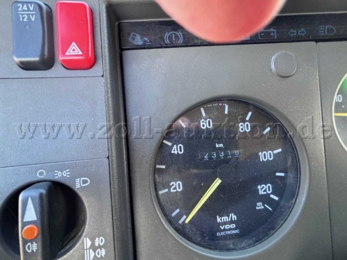 1 Tanklöschfahrzeug TLF 8/18 Mercedes Benz mit Schlingmann Aufbau –lange Standzeit – foto 4 – kavel bij Zoll-Auktion, Bruchhausen-Vilsen