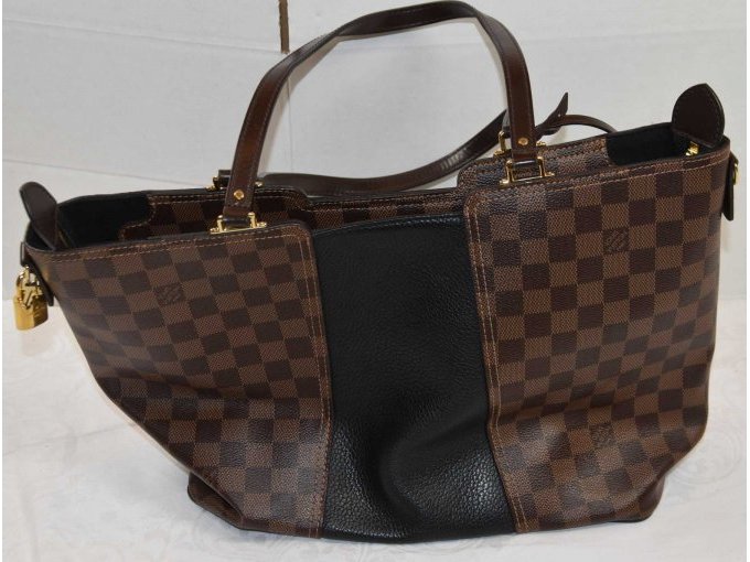 Versand:
Sofern Sie den Artikel zugesandt haben wollen, werden für den Versand nach Deutschland zusätzlich 10.- € und für den Versand in die EU zusätzlich 25.-€ erhoben, die Sie bitte zusammen mit dem