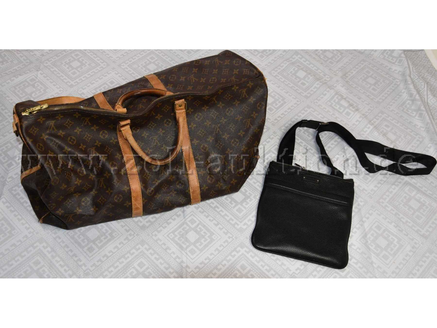 1 Tasche „Louis Vuitton“ Keepall 60 und 1 Umhängetasche „Hugo Boss“