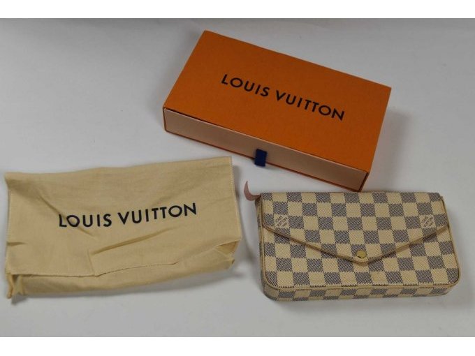 1 Tasche „Louis Vuitton“ Pochette Felicie mit Box und Staubbeutel