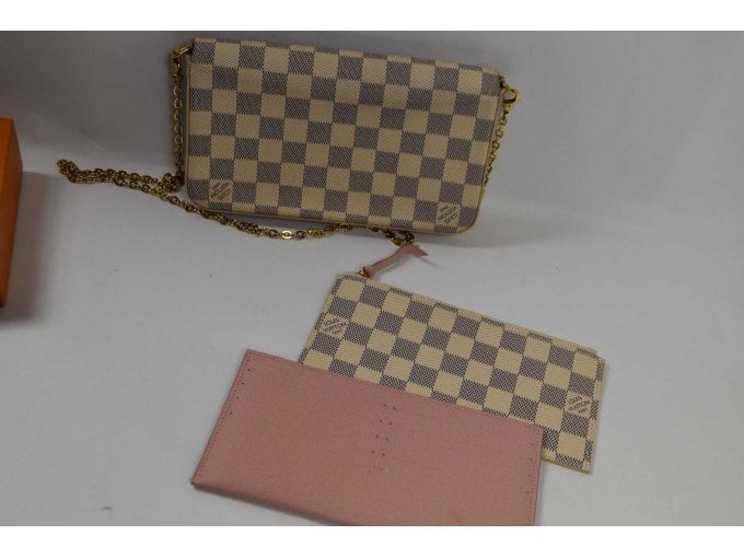 1 tas „Louis Vuitton“ Pochette Felicie – foto 2 – kavel bij Zoll-Auktion, Hamburg