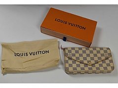 1 Tasche „Louis Vuitton“ Pochette Felicie mit Box und Staubbeutel