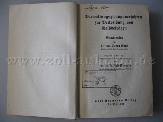 Innenseite mit Stempel und Kürzel