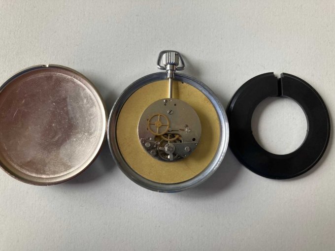 Taschenuhr geöffnet