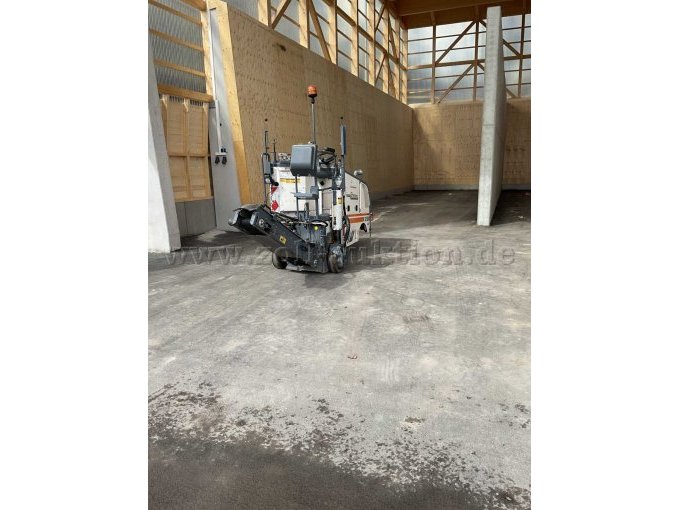 Frontansicht Teerfräse