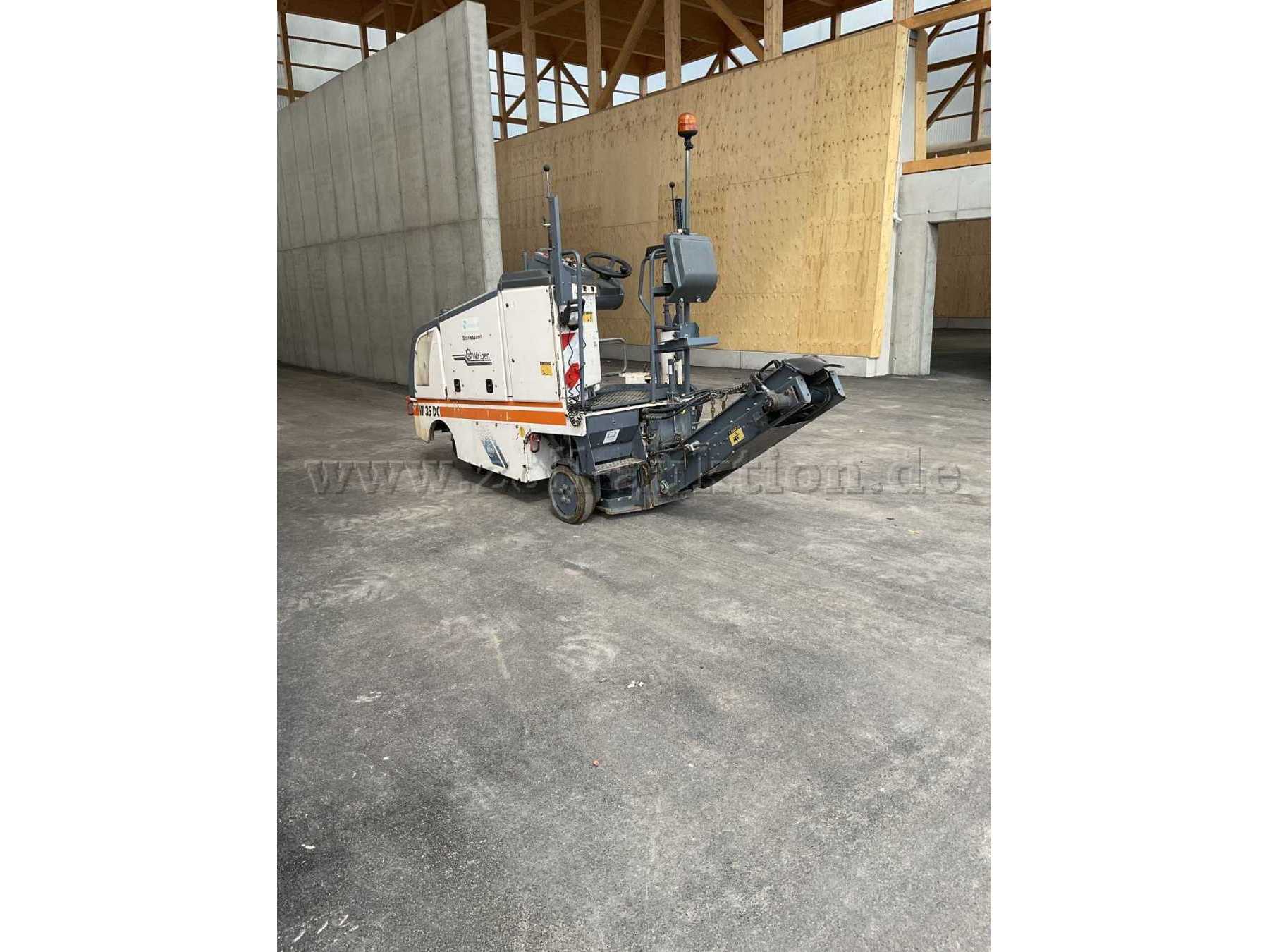 Seitenansicht Teerfräse