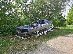 Boot + Anhänger seitlich