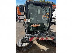 Kehrmaschine von Vorne