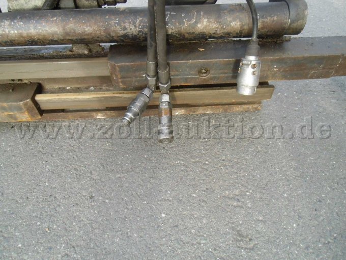 Hydraulik- und Elektroanschlüsse  Ballenklammer