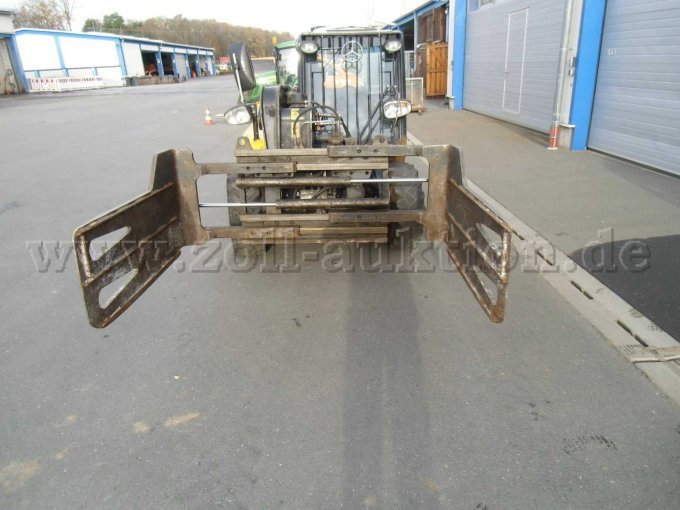 Ballenklammer offen am JCB 515-40 TH