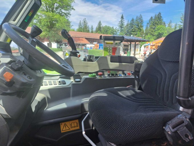 Teleskoplader Innenansicht Fahrerhaus
