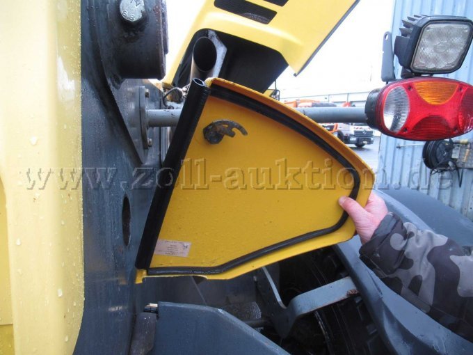 Seitendeckel hinten rechts gerissen