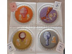 Tellerset mit Zertifikaten