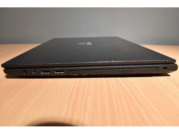 Terra Mobile 1516 – Notebook – 39,6 cm (15.6")
Ansicht von der Seite