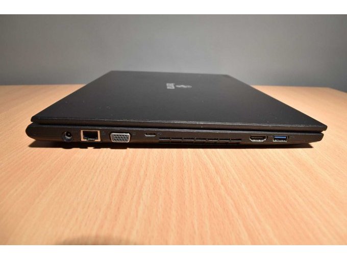 Terra Mobile 1516 – Notebook – 39,6 cm (15.6")
Ansicht von der Seite