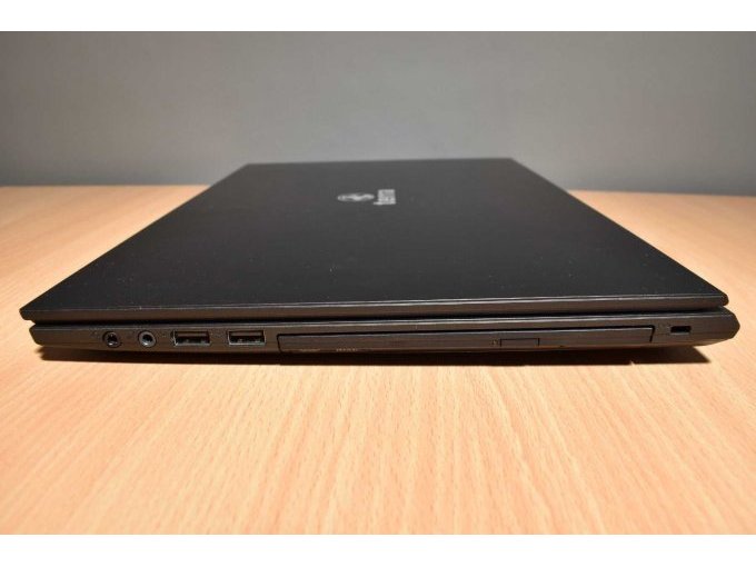 Terra Mobile 1516 – Notebook – 39,6 cm (15.6")
Ansicht von der Seite