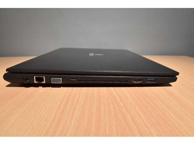 Terra Mobile 1516 – Notebook – 39,6 cm (15.6")
Ansicht von der Seite