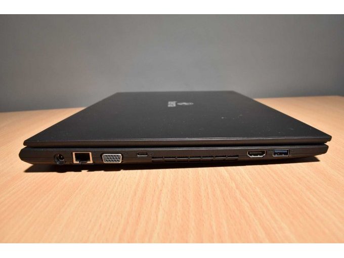Terra Mobile 1516 – Notebook – 39,6 cm (15.6")
Ansicht von der Seite