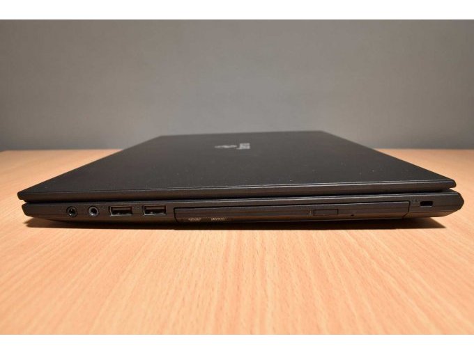 Terra Mobile 1516 – Notebook – 39,6 cm (15.6")
Ansicht von der Seite